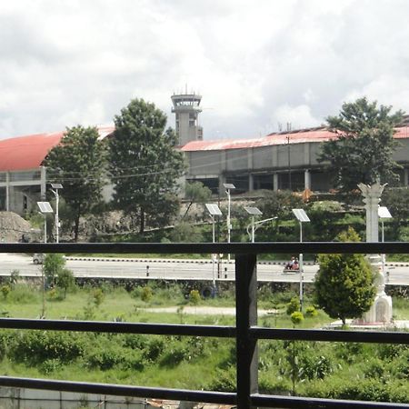 Ganapati Airport Hotel Катманду Екстер'єр фото