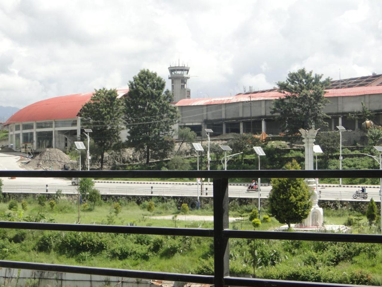 Ganapati Airport Hotel Катманду Екстер'єр фото
