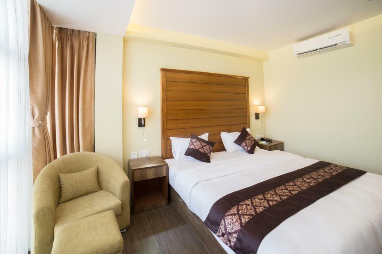 Ganapati Airport Hotel Катманду Екстер'єр фото